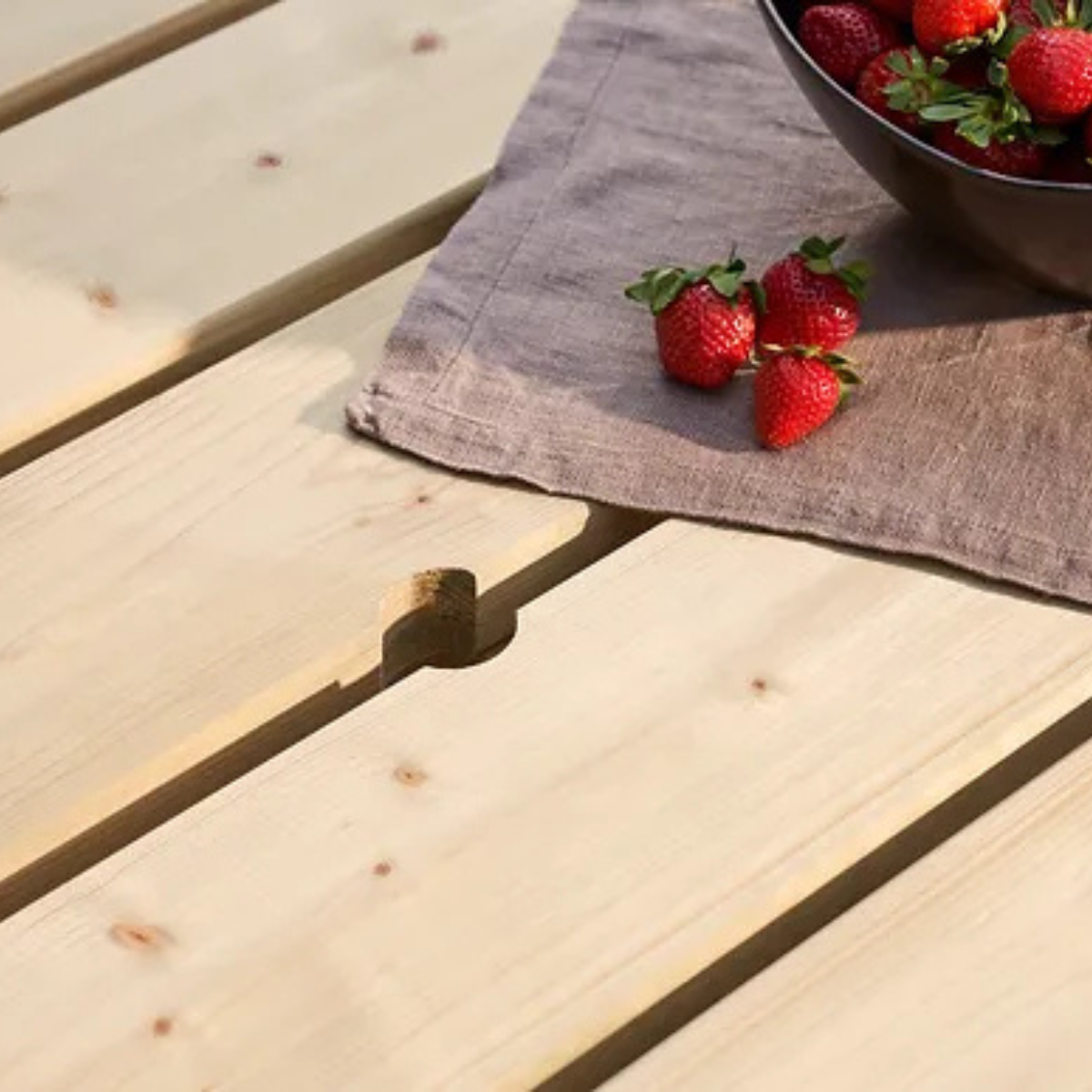 Round Picnic Table